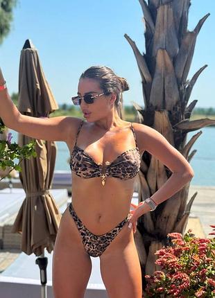 Ефектний купальник в леопардовому принті з металевою прикрасою 🔥