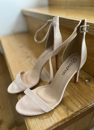 Босоніжки booho бежеві тілесні