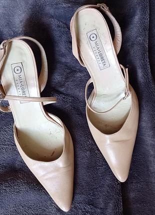 Брендові оригінальні трендові гостроносі босоніжки мюлі шкіряні mia loreta menorca