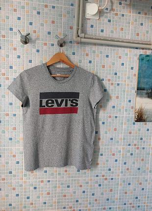 Футболка levis.