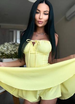 Сукня-комбінезон в яскравому кольорі