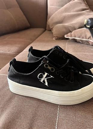 Кеди жіночі оригінальні