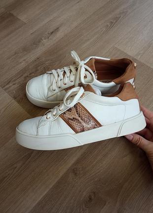 Кожаные кроссовки 37 дефект!