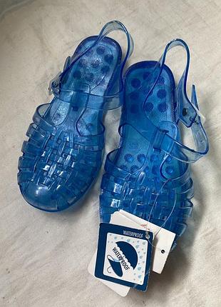 Сандалии сестриконовые