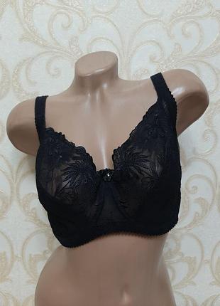 Красивый бюстгальтер с мягкой чашкой pour moi