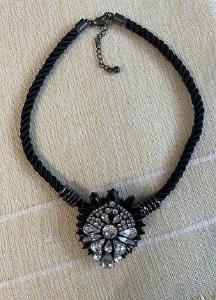 Колье ожерелье с камушками на жгуте 47 см + дополнительная цепочка 9см размер брошки 6см