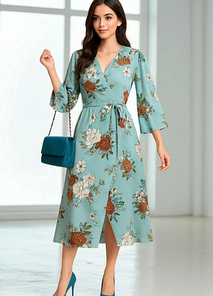 Довга жіноча сукня