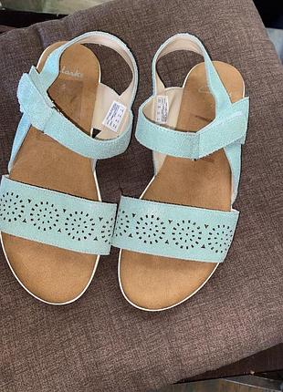 Босоніжки clarks