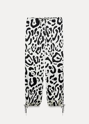 Zara | друковані течучі штани | беж + чорний принт | s/m