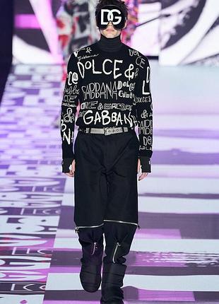 Гранд, блеск, граффити: костюм dolce hasbn gabbana