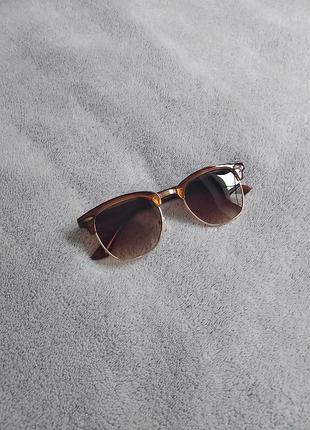 Коричневые солнцезащитные очки