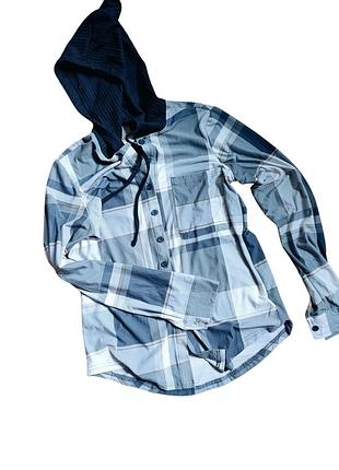 Трикотажная рубашка с капюшоном