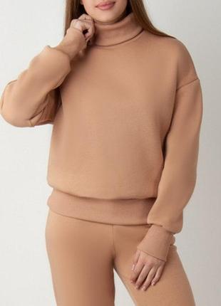 Теплая бежевая кофта с горловиной
