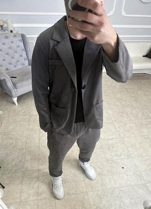 Классический костюм