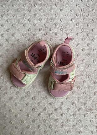 Босоніжки для дівчинки при ході світяться,disney,розмір 20/21(13см).