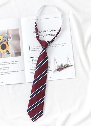 Бордова краватка 9262 у косу смужку 32 см винно-червоний галстук на резинці дитячий підлітковий