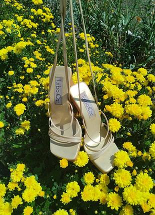 Босоножки на завязках 💛