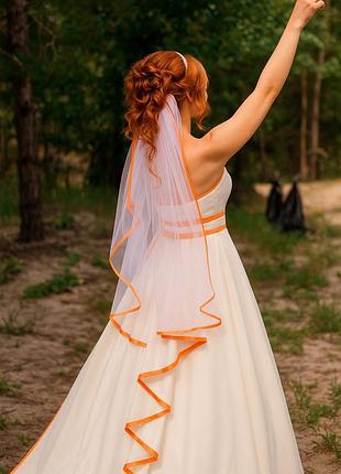 Весельное платье david's bridal с мандариновой окантовкой, фата uv, old money mood3 фото