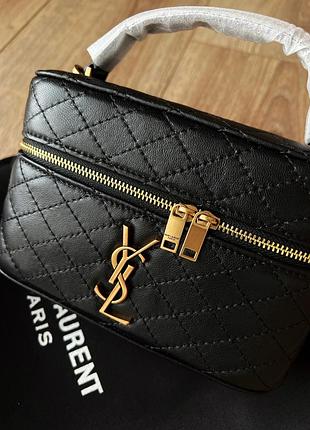 Трендова сумка відомого бренду