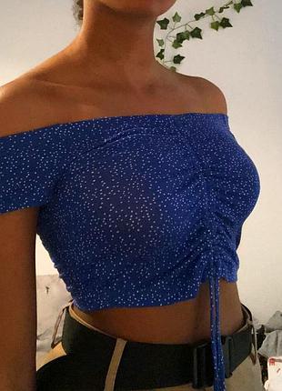Топ открытые плечи кроп топик в точку со стяжкой