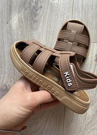 Нові дитячі сандалі з мʼякою підошвою, 24 розмір