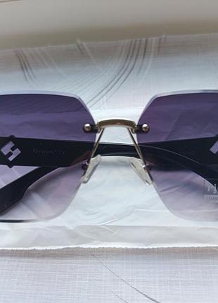 Стильные женские солнцезащитные очки