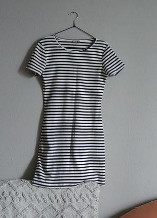 Плаття в полосу
