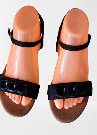 Босоножки с цепочкой