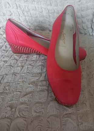 Мягкие комфортные кожаные  женские туфли мокасины насыщенно темно- розового цвета, 37 размер, spiffy.