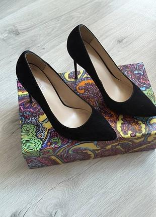 Жіночі туфлі attizzare