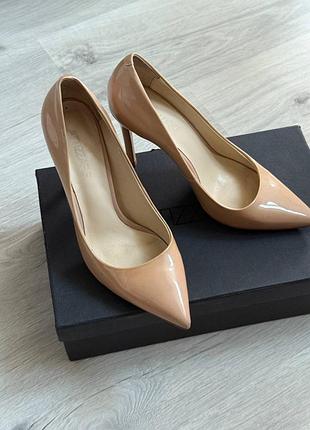 Жіночі туфлі attizzare