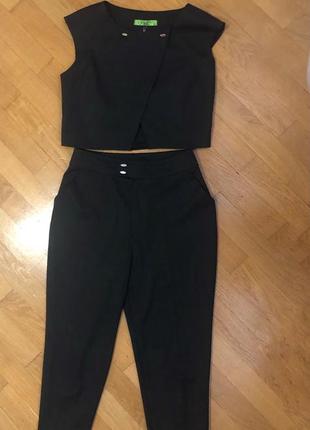 Жіночий костюм