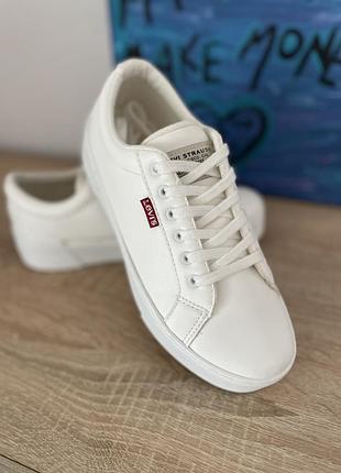 Білі кеди жіночі levis