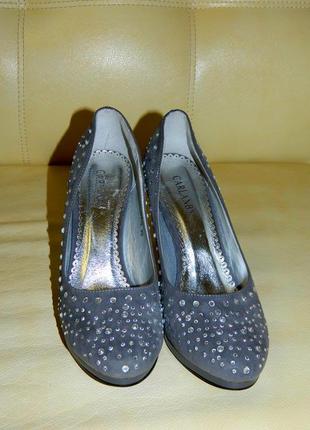 Туфли женские новые серые в камнях на каблуке р. 39 carlanby5 фото