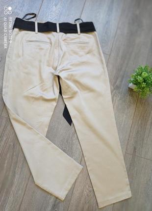 Зауженные бежевые слаксы брюки со складками7 фото