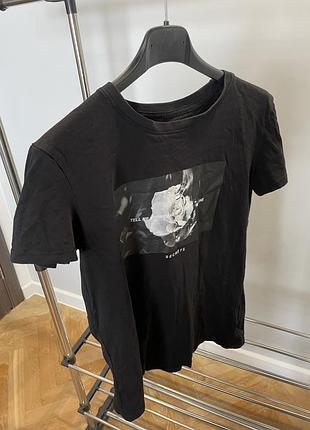 Чорна жіноча футболка