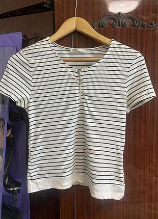 Жіноча футболка