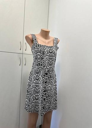 Трендовый сарафан в змеиный принт / серый сарафан теалый / серый сарафан с футболкой