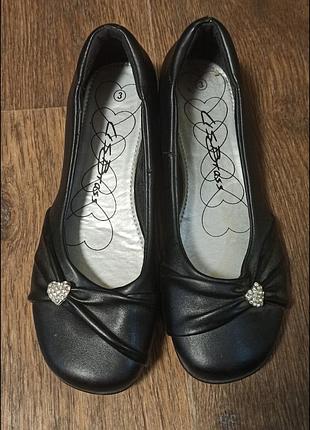 Туфли на девочку новые 23,5 см