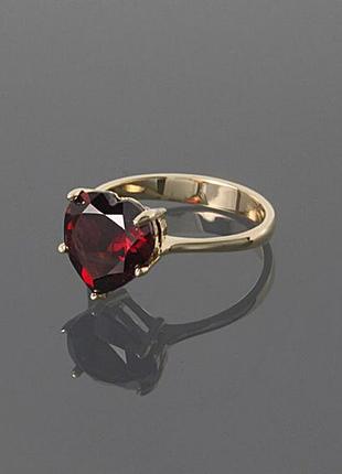 Кольцо из желтого золота с гранатом в форме сердца k-0025