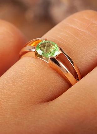 Кольцо из красного золота с цаворитом k-0213