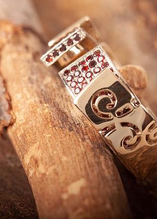 Женское кольцо из желтого и белого золота с гранатами k-0215