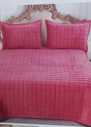 Двухстороннее стеганое велюровое покрывало евро с наволочками 50*70 бордо( красний)