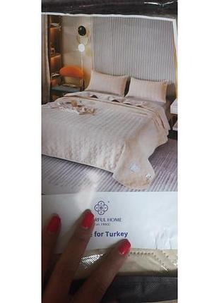 Двухстороннее стеганое велюровое покрывало евро"соти" + 2 наволочки 50*70 светлый беж