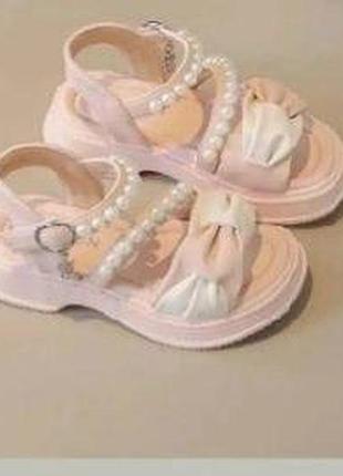 Босоніжки для дівчинки 24 розмір нові