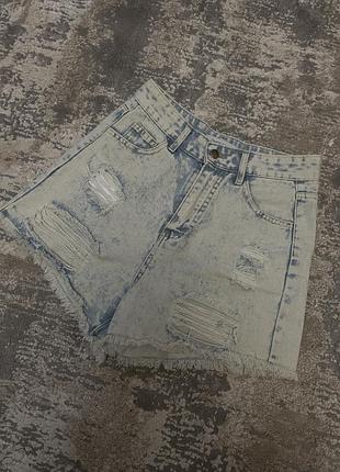 Рвані джинсові шорти жіночі