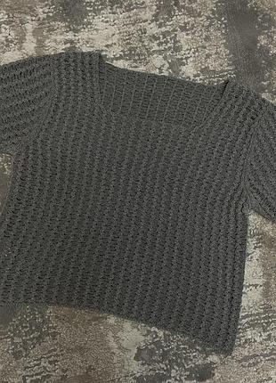 Вʼязана жіноча футболка