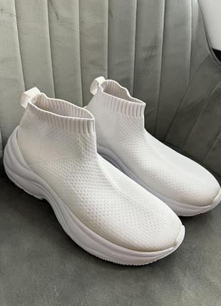 Кросівки bershka