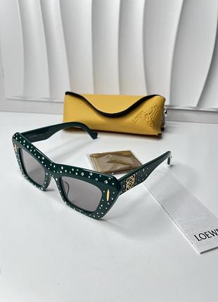 Сонцезахисні окуляри loewe зі стразами