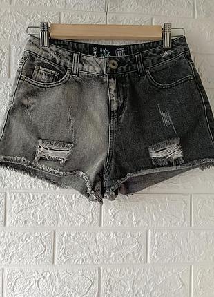 Модные джинсовые шорты